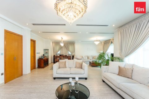 Вилла с 4 спальнями в Jumeirah Park, ОАЭ №165967 4