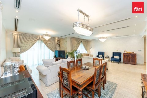 Вилла с 4 спальнями в Jumeirah Park, ОАЭ №165967 26