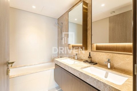 Apartment de 2 dormitorios en EMAAR Beachfront, UAE No. 193469 13