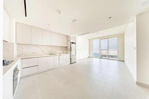 Квартира с 1 спальней в EMAAR Beachfront, ОАЭ №193468