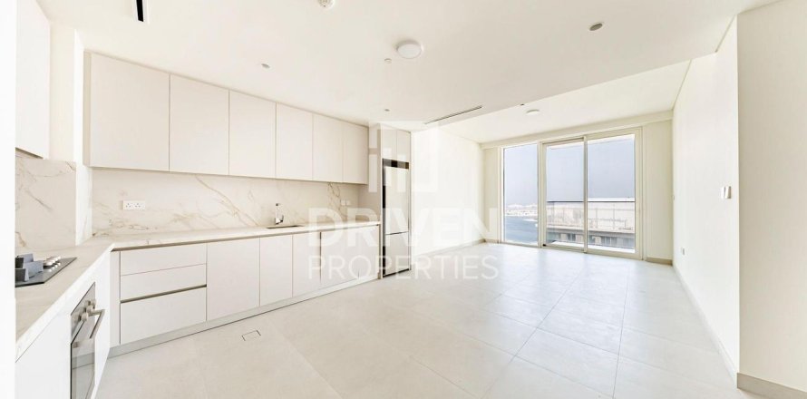 Квартира с 1 спальней в EMAAR Beachfront, ОАЭ №193468