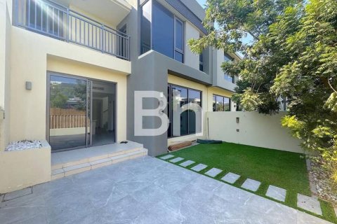 Townhouse de 4 dormitorios  No. 114193 2