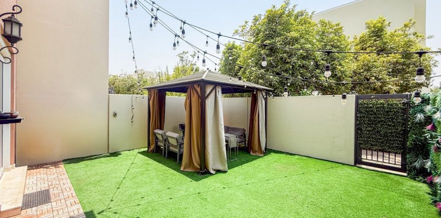 Townhouse de 3 dormitorios en Dubai, UAE No. 186376