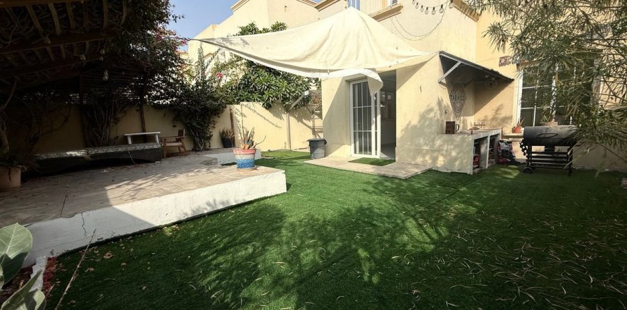 Villa de 2 chambres à Dubai, UAE No. 203436