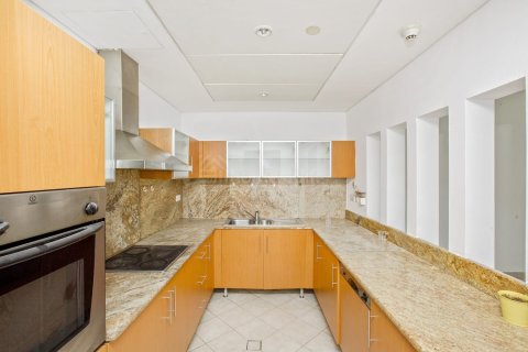 Квартира с 2 спальнями в Deira, ОАЭ №160473 17