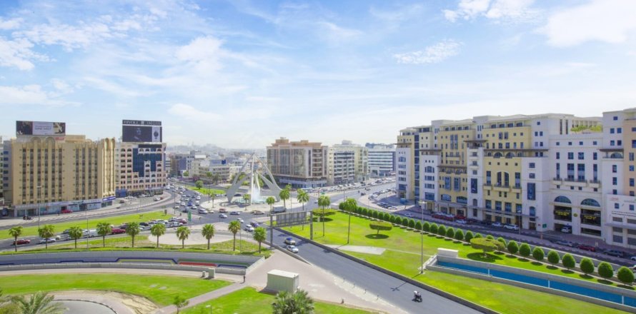 Квартира с 2 спальнями в Deira, ОАЭ №160473