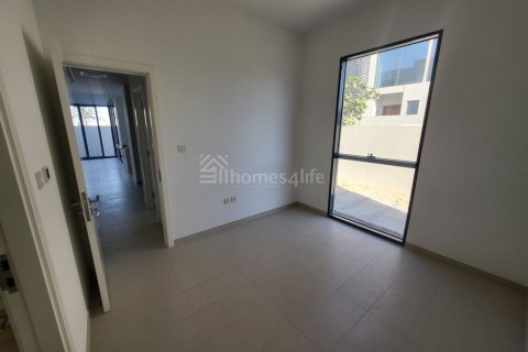Таунхаус с 4 спальнями в Dubai Land, ОАЭ №160469 15
