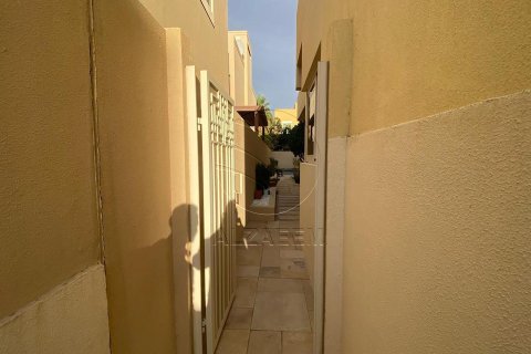 Villa de 5 dormitorios en Al Raha Gardens, UAE No. 91038 9