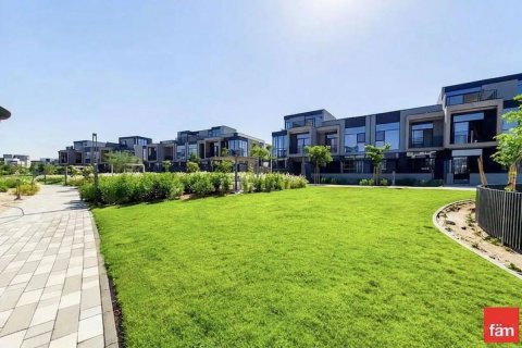 3 bedrooms Villa in Dubai, UAE No. 200169
