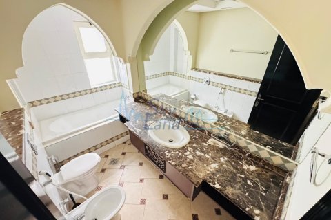 4 bedrooms Villa in Jumeirah, UAE No. 140820 12