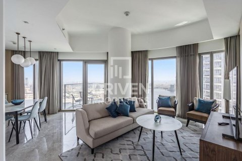 Квартира с 2 спальнями в Address Harbour Point, ОАЭ №192385