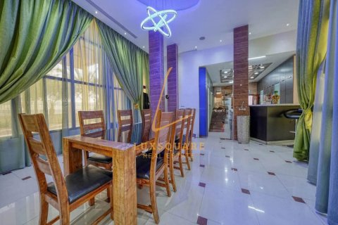 Villa de 8 dormitorios en Sector E, UAE No. 152547 9