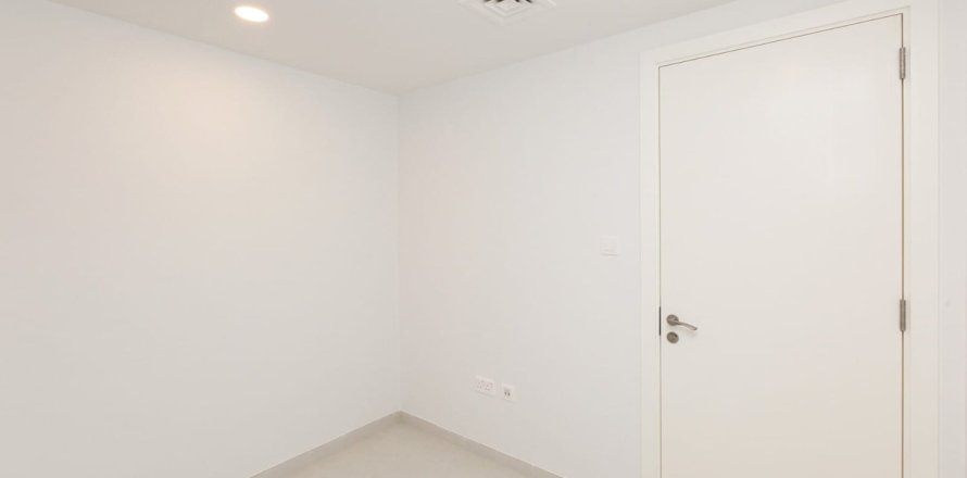 Apartment de 3 dormitorios en Jenna Main Square, UAE No. 149102