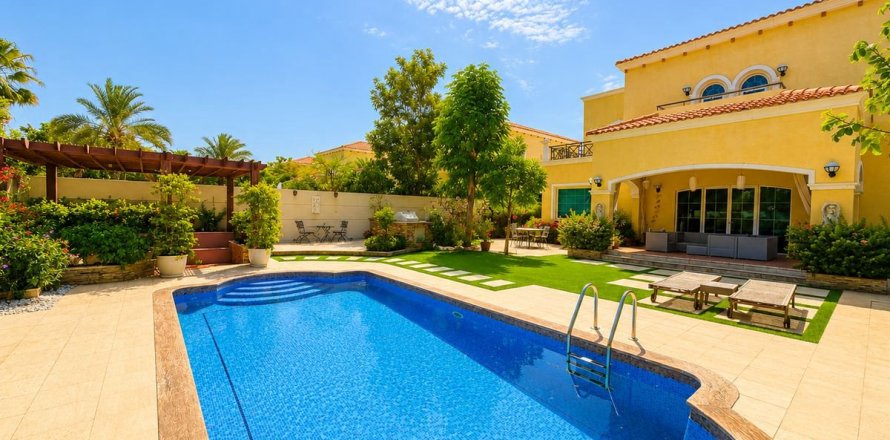 Villa de 4 dormitorios en Jumeirah Park, UAE No. 166312