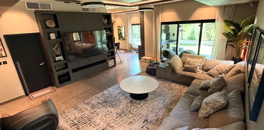 4 bedrooms Villa in Dubai, UAE No. 166314