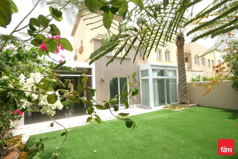Villa de 2 dormitorios en Dubai, UAE No. 166313
