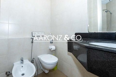 1 bedroom Apartment in Icon Tower 2, UAE No. 142088 8