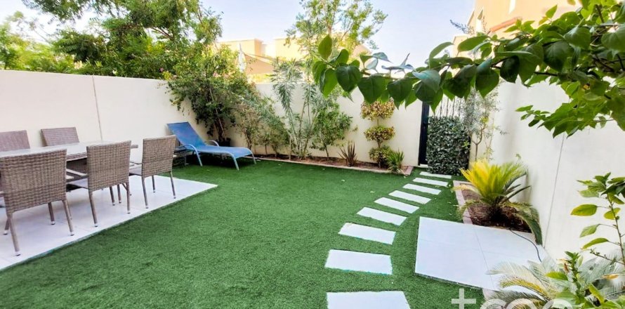 Villa de 3 dormitorios en Dubai, UAE No. 173677