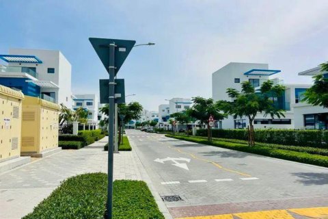 4 bedrooms Townhouse in Damac Lagoons, UAE No. 166171 3