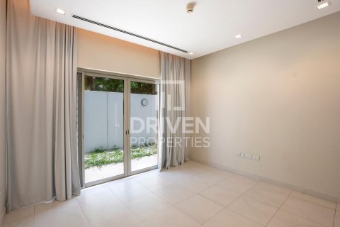 Villa de 5 dormitorios en District One, UAE No. 189962 7
