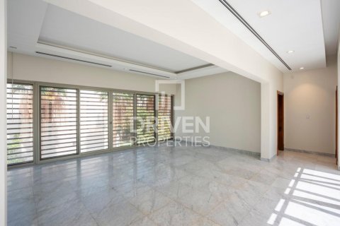 Villa de 5 dormitorios en District One, UAE No. 189962 12