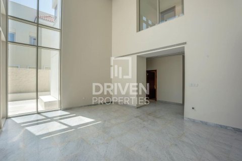 Villa de 5 dormitorios en District One, UAE No. 189962 4