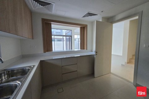 Villa de 4 dormitorios No. 126640 11