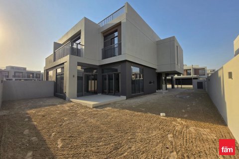 Villa de 4 dormitorios No. 126640 2