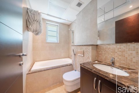 Вилла с 3 спальнями в Legacy, ОАЭ №136609 12