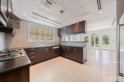 Вилла с 3 спальнями в Legacy, ОАЭ №136609 4