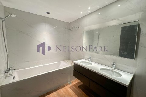 4 bedrooms Apartment in Doha, Qatar No. 57944 8