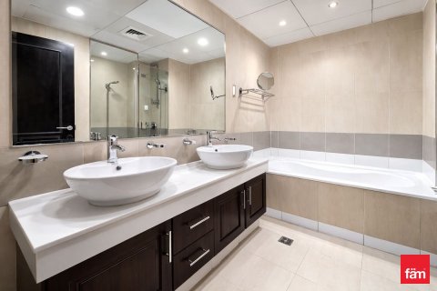 Квартира с 2 спальнями в Дубай, ОАЭ №146204 18