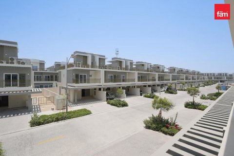 3 bedrooms Villa in Dubai, UAE No. 168168