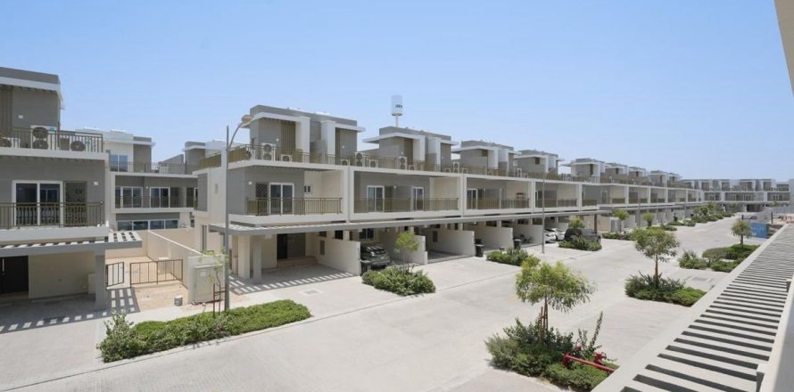3 bedrooms Villa in Dubai, UAE No. 168168