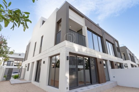 Villa de 4 dormitorios en Dubai, UAE No. 103603 2