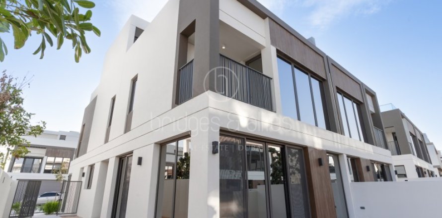 Villa de 4 dormitorios en Dubai, UAE No. 103603
