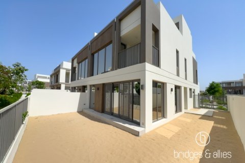 Villa de 4 dormitorios en Dubai, UAE No. 103605 2