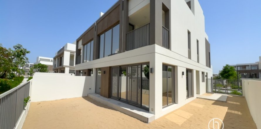 Villa de 4 dormitorios en Dubai, UAE No. 103605