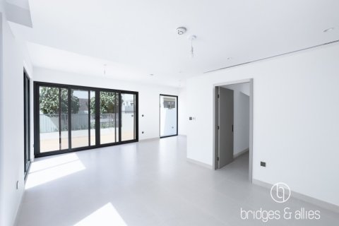 Villa de 4 dormitorios en Dubai, UAE No. 103605 5