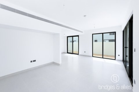 Villa de 4 dormitorios en Dubai, UAE No. 103605 3