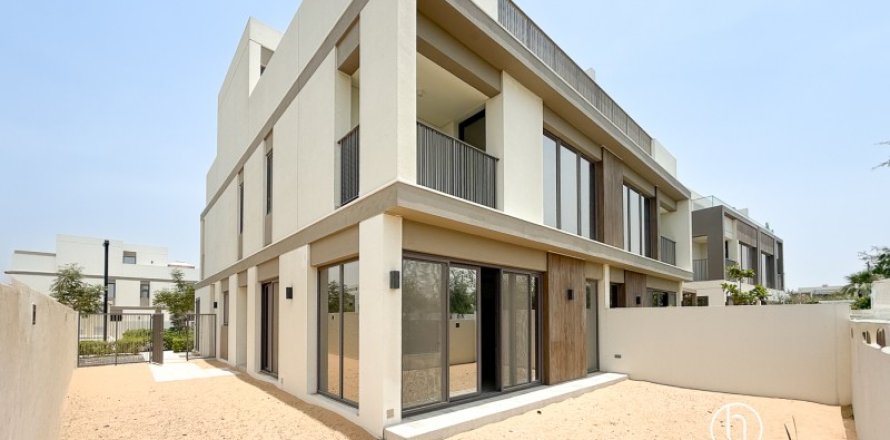 Villa de 4 dormitorios en Dubai, UAE No. 103617