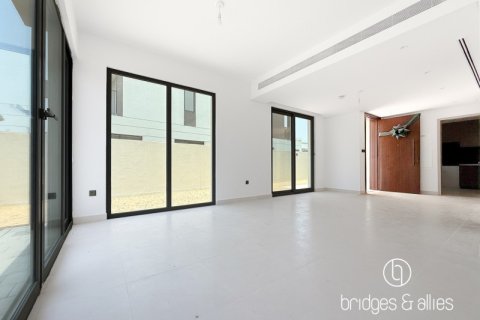 Villa de 4 dormitorios en Dubai, UAE No. 103617 3