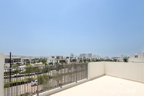 Villa de 4 dormitorios en Dubai, UAE No. 103617 21