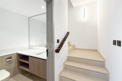 Villa de 4 dormitorios en Dubai, UAE No. 103604 18