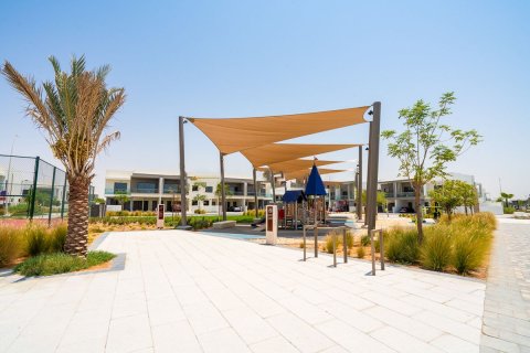 Commercial property de 5 dormitorios en  Yas Acres, UAE No. 79866 8