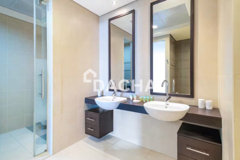 Apartment de 3 dormitorios en The Crescent, UAE No. 210346 11