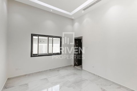 5 bedrooms Villa in Nadd Al Sheba, UAE No. 204766 10