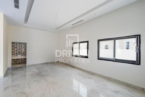 5 bedrooms Villa in Nadd Al Sheba, UAE No. 204766 6
