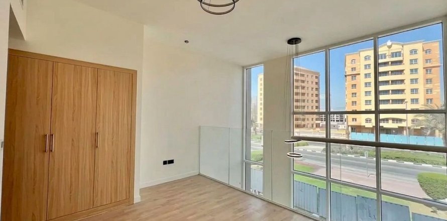 Villa de 4 dormitorios en Dubai, UAE No. 200216
