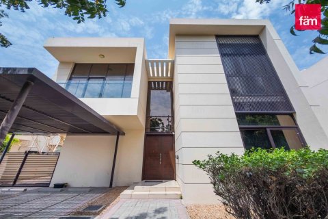5 bedrooms Villa in Dubai, UAE No. 166189